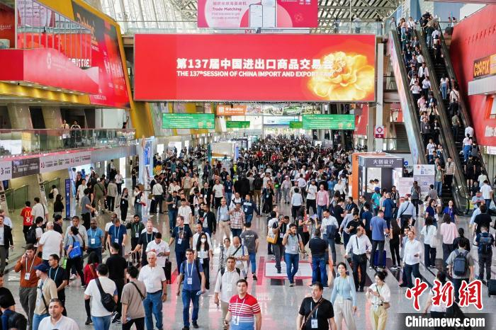 Inteligentna produkcja QGM świeci na Canton Fair | QGM Udziały pozwalają światu zobaczyć siłę chińskich ceglanych maszyn