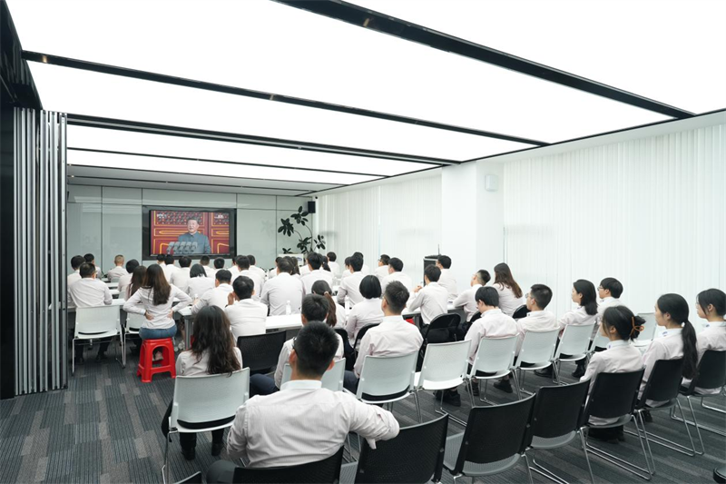 Dziesięć lat wzlotów i upadków, 1,4 miliarda ludzkich serc — QGM dzieli się chwałą z Ojczyzną