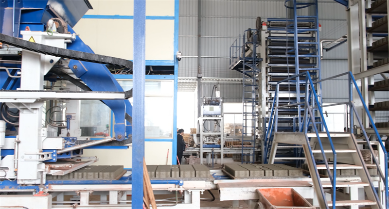 Jedna maszyna, wiele cegieł, oszczędność energii i redukcja emisji dwutlenku węgla, model QGM Zenith 15 tworzy „model QGM” ekologicznych materiałów budowlanych