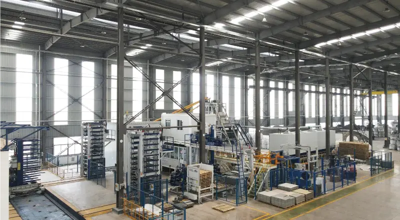 W pełni automatyczna maszyna do produkcji cegieł vs ręczna maszyna do produkcji cegieł: wyższa wydajność, niższe koszty pracy, lepsza jakość